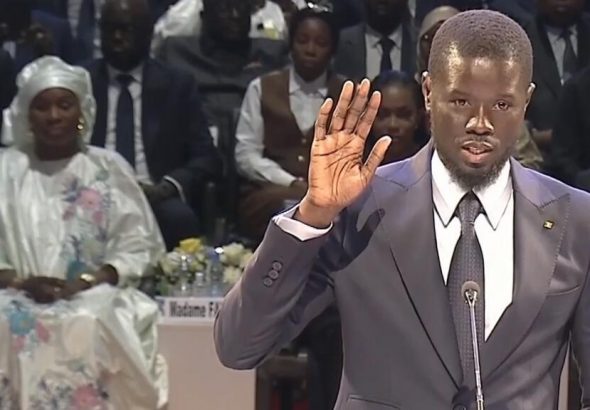 Diomaye Faye prête serment